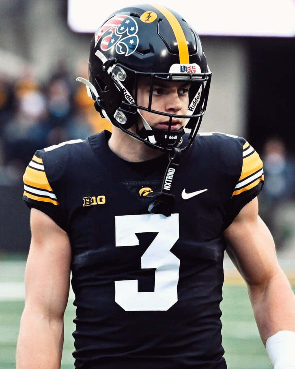 Cooper DeJean Iowa Hawkeyes No 3 Football Wallpaper Background FREE — free download