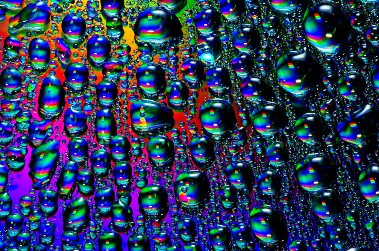 Vibrant Macro Wallpaper: Colorful Water Drops in Mesmerizing Hues
