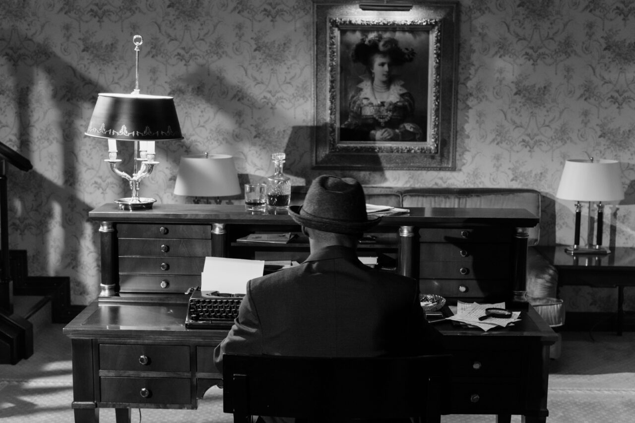 Mysterious Noir Wallpaper: Private Detective in Vintage Setting