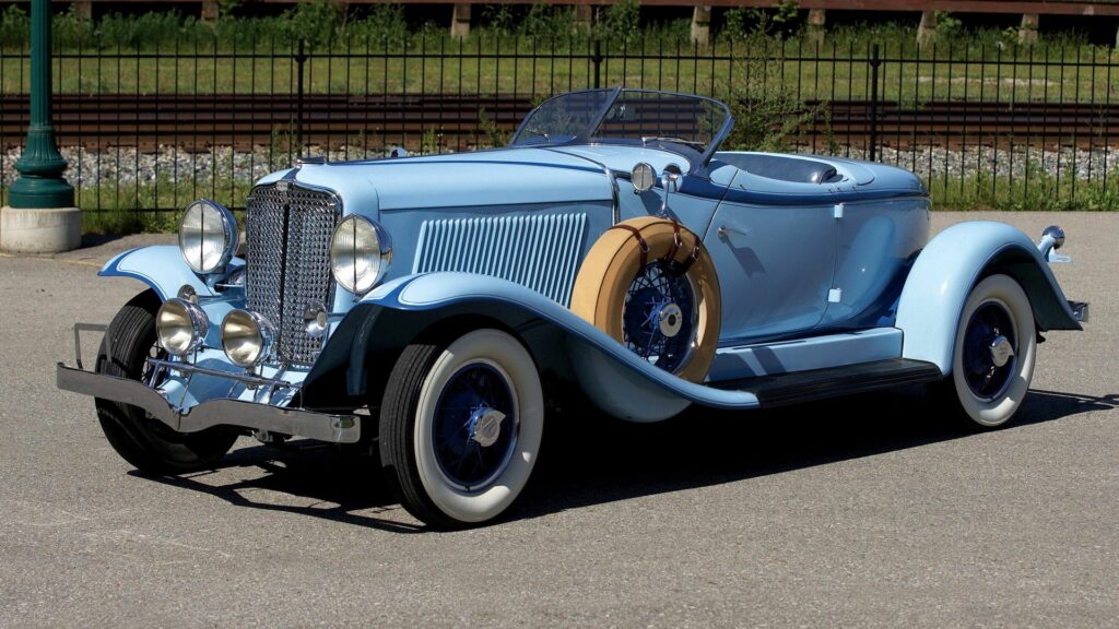 Stylish 1931 Auburn Speedster Wallpaper: Vintage Automotive Elegance