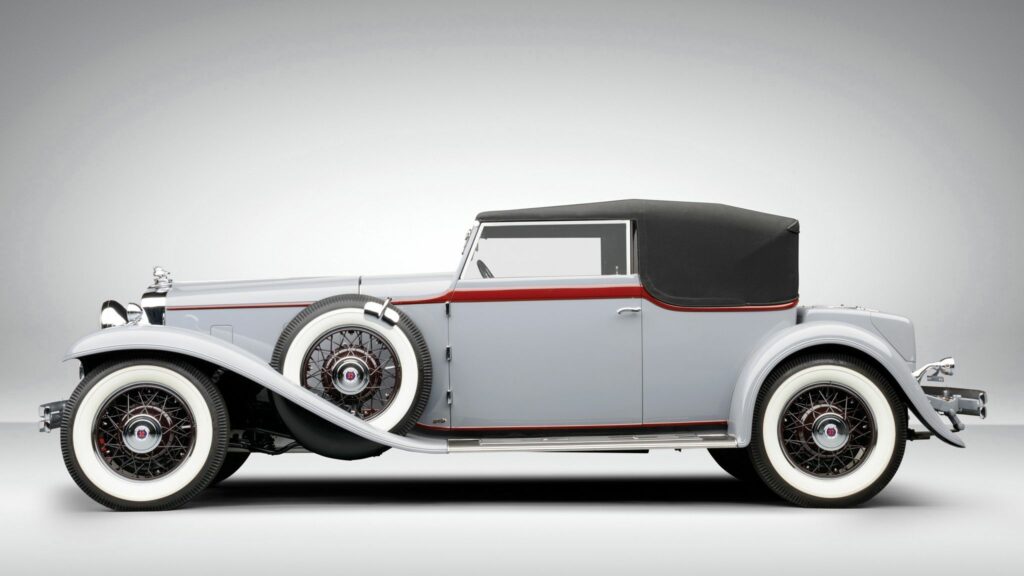 Vintage Luxury: 1931 Stutz DV32 Convertible Victoria Wallpaper