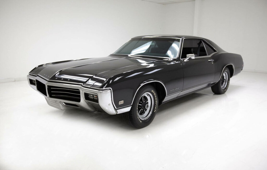1969 Buick Riviera classic car pristine vintage styling bold lines chrome details wallpaper