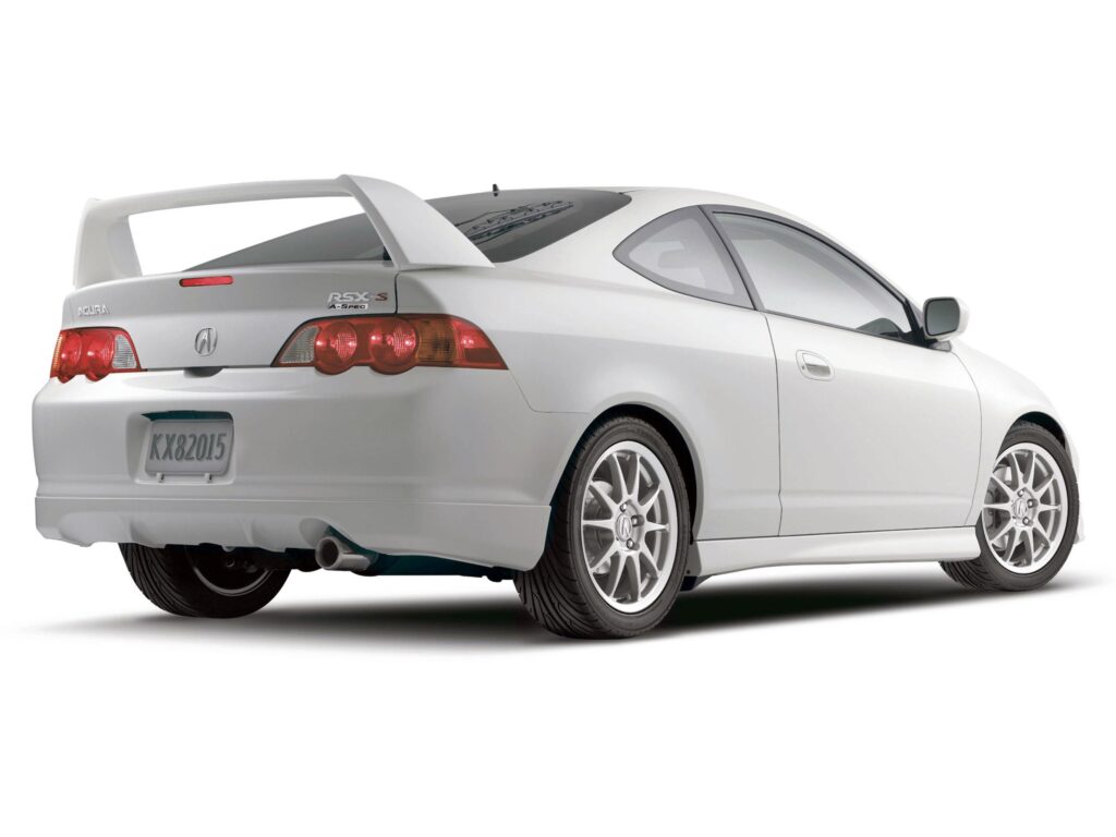 2004 White Acura RSX Wallpaper: Sleek Rear View for Car Enthusiasts
