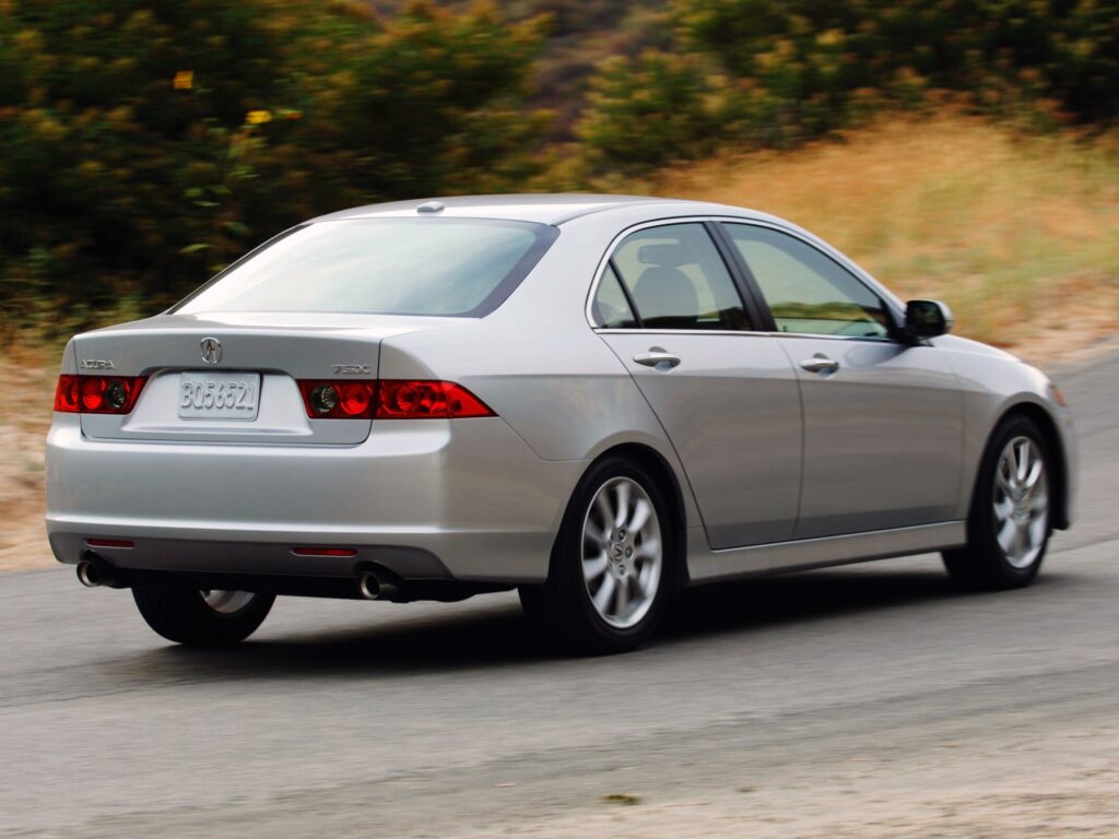2006 Acura TSX Rear View Wallpaper: Sleek Silver Design & Dynamic Drive