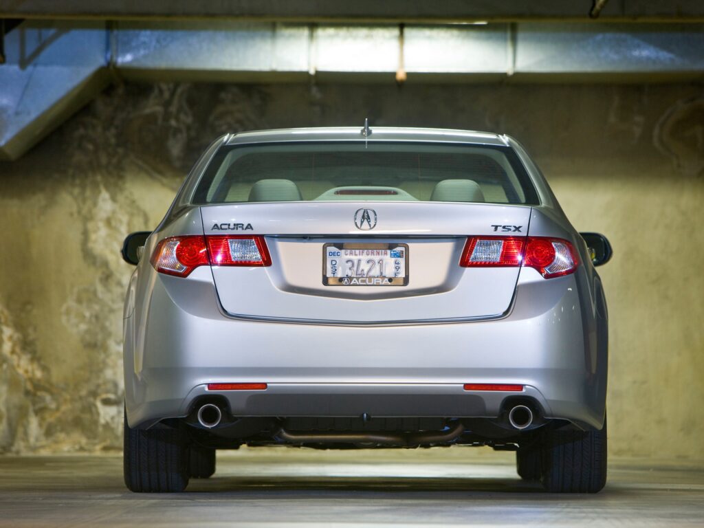 2008 Acura TSX Rear View: Sleek Metallic Silver Wallpaper Design