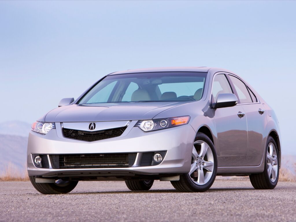 Sleek Silver 2008 Acura TSX Wallpaper Against Clear Sky