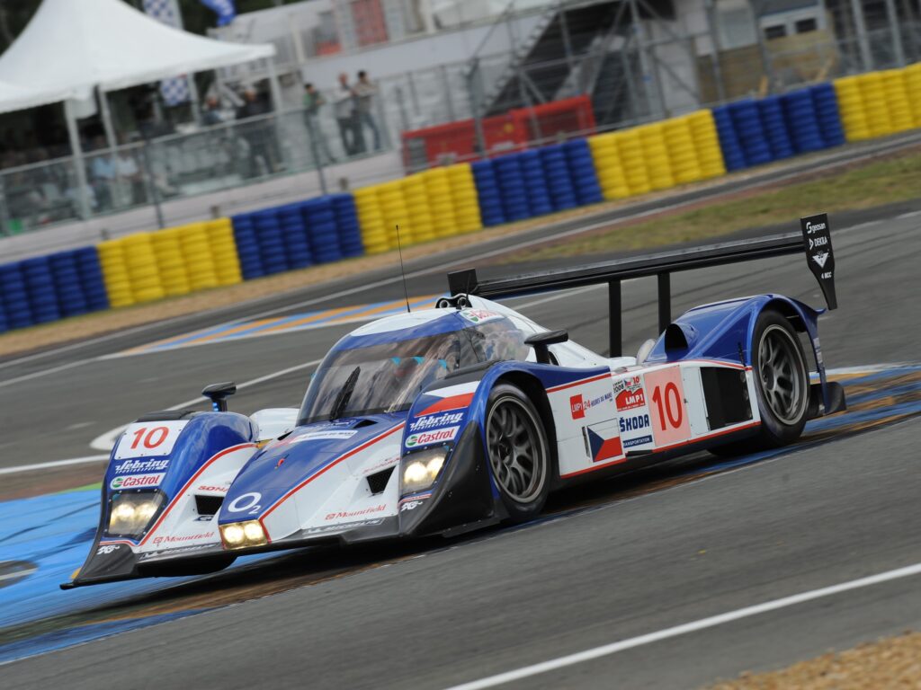 2008 Lola Aston Martin Racing Car Wallpaper - Sleek Side View