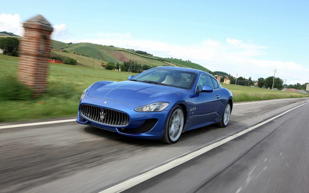 2014 Maserati GranTurismo Sport Wallpaper: Blue Beauty in Motion