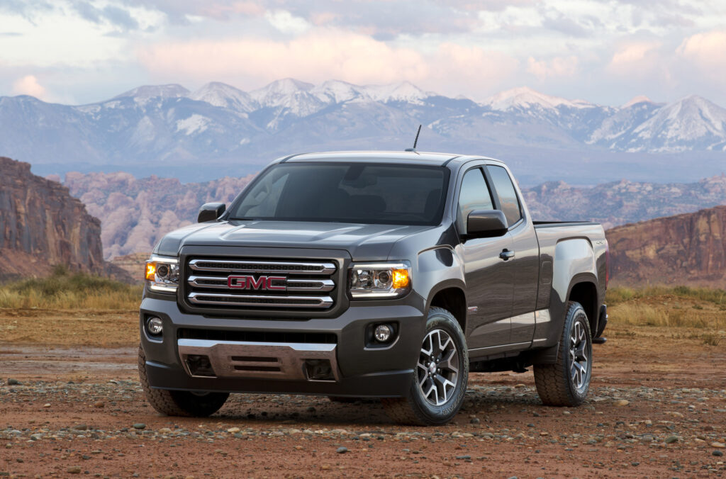 2015 GMC Canyon Wallpaper: Rugged Mountains and Adventure Backdrop