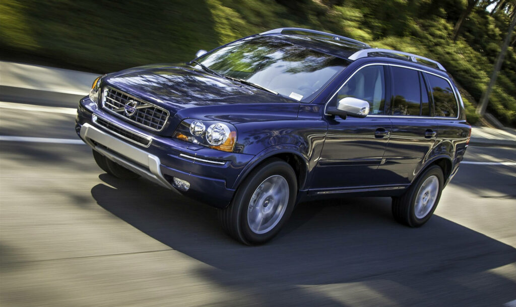 “2015 Volvo XC90 II Side View Wallpaper - Sleek Design & Dynamic Style”