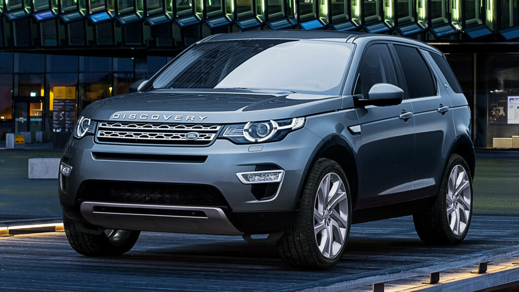 2016 Land Rover Discovery Wallpaper: Sleek Luxury SUV Background