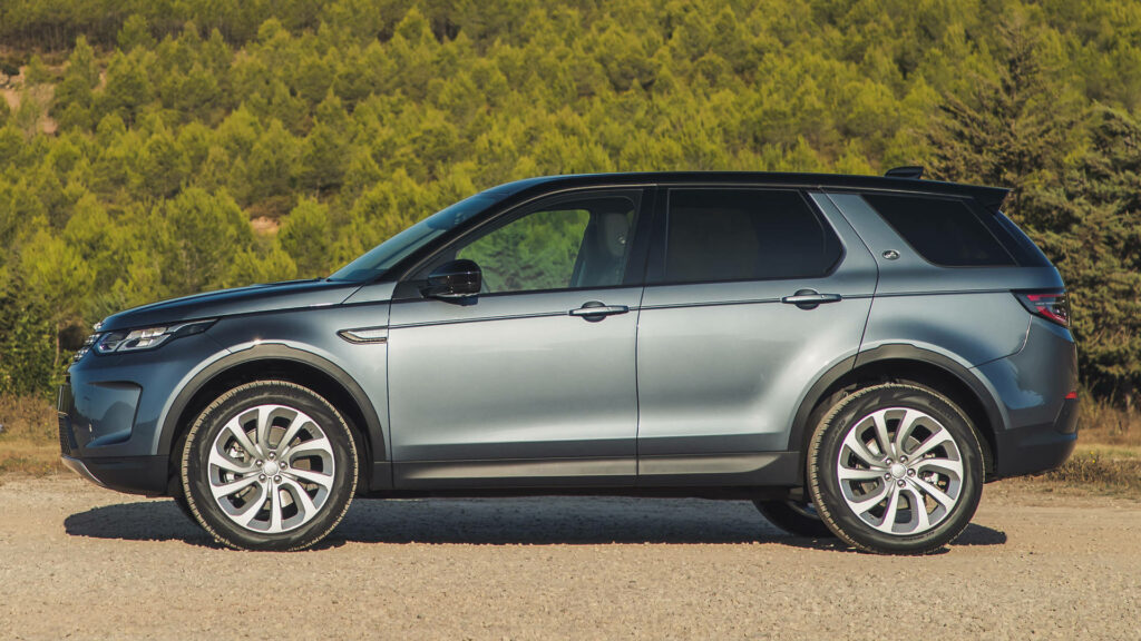 2019 Land Rover Discovery Wallpaper: Luxe SUV in Nature's Beauty