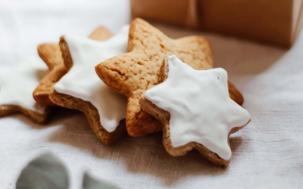 Sweet Celestial Delight: Captivating Star Cookie Wonderland in Stunning 4K Wallpaper