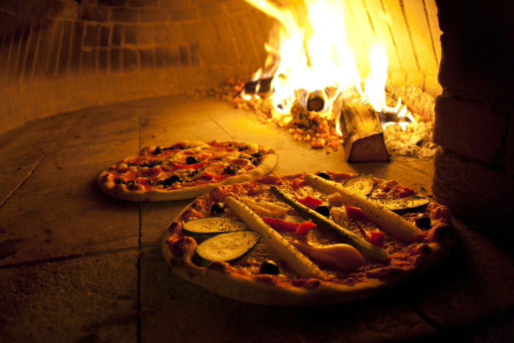 4K Wallpaper: Delicious Pizzas in a Rustic Pizza Oven Ambiance