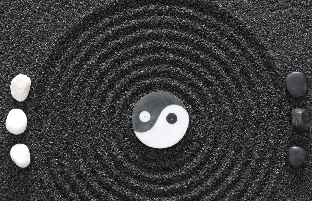 4K Yin Yang Wallpaper: Harmony in Sand Circles & Stones