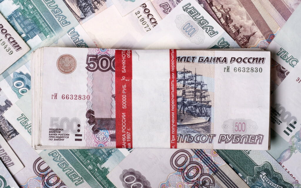 500-Dollar Bliss: A Majestic QHD Wallpaper Featuring a Captivating Currency Note