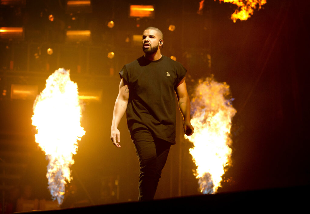 Blazing Drake: The Fiery Performance Wallpaper