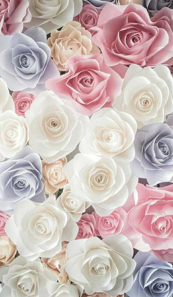 Elegant Floral Wallpaper: Pastel Roses in Pink & Lavender Background