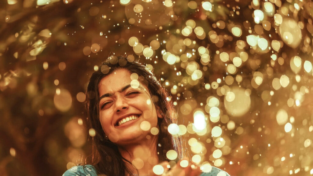 Golden Water Splash: Stunning Rashmika Mandanna Strikes an Aesthetic Pose in HD Background Wallpaper
