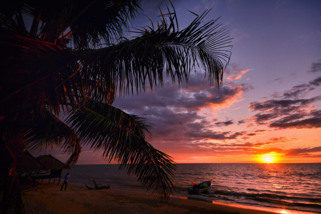Serene Splendor: Mesmerizing Sunset Paints Cambodia's Oceanic Horizon Wallpaper