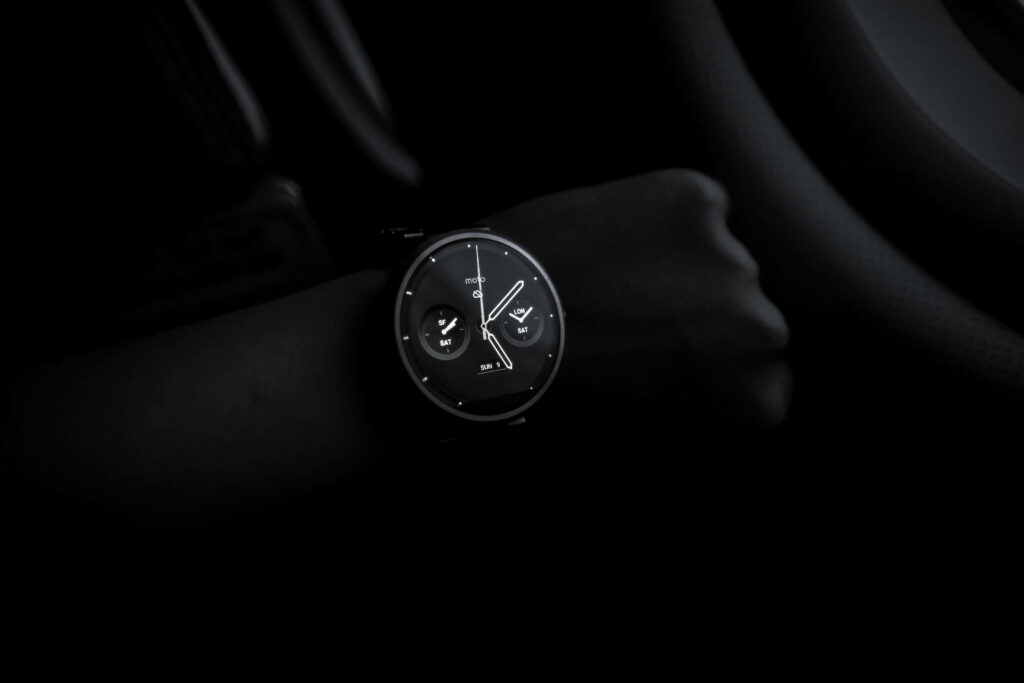 Glamorous Timekeeper: Mesmerizing Wrist Watch in Enigmatic HD Wallpaper