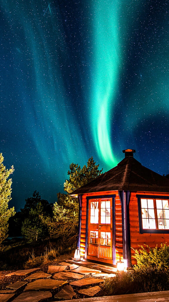 Enchanting Northern Lights Illuminating a Cozy Wooden Cabin: Full HD Tablet Background Wallpaper