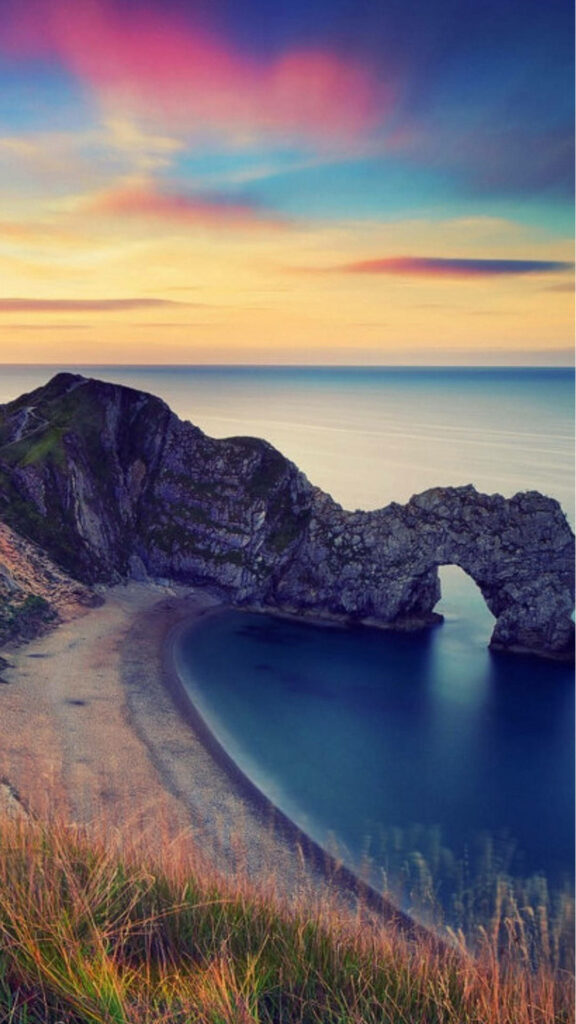 Paradise at Durdle Door: Captivating Coastal Beauty for Phone Wallpaper