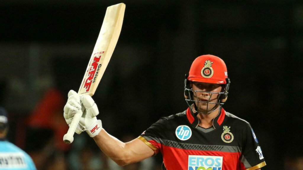 AB de Villiers RCB celebrates raising bat after powerful cricket batting performance wallpaper background