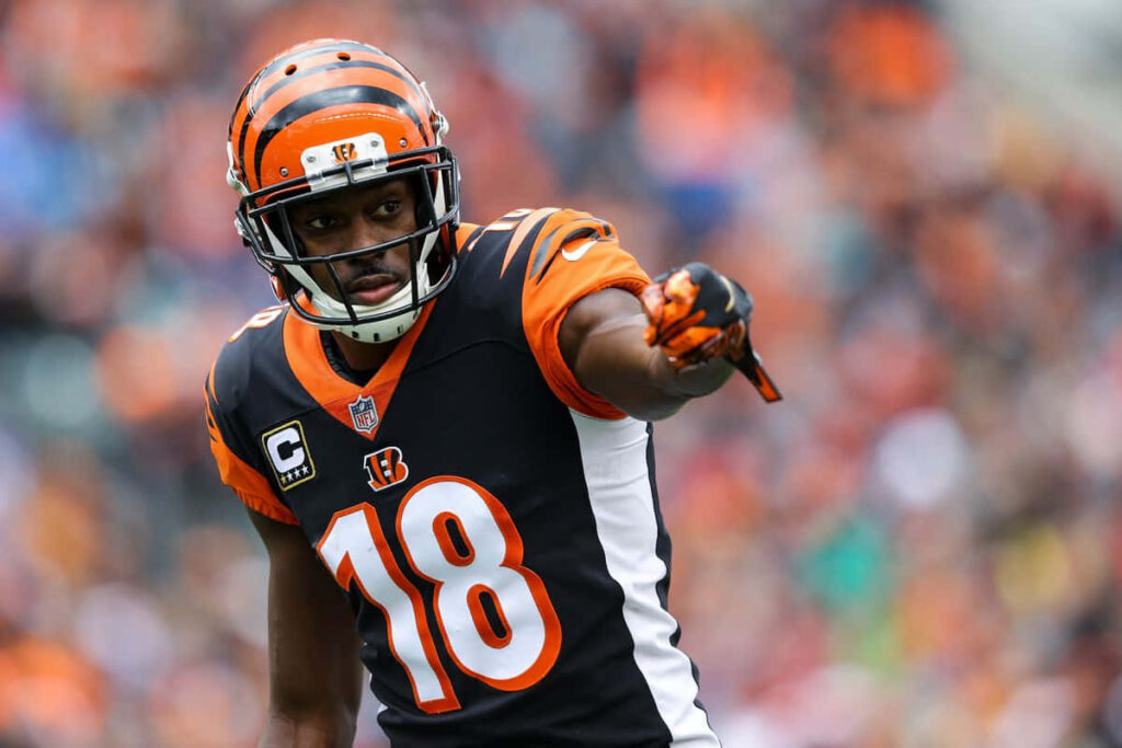 AJ Green Cincinnati Bengals football action pointing during game dynamic wallpaper background
