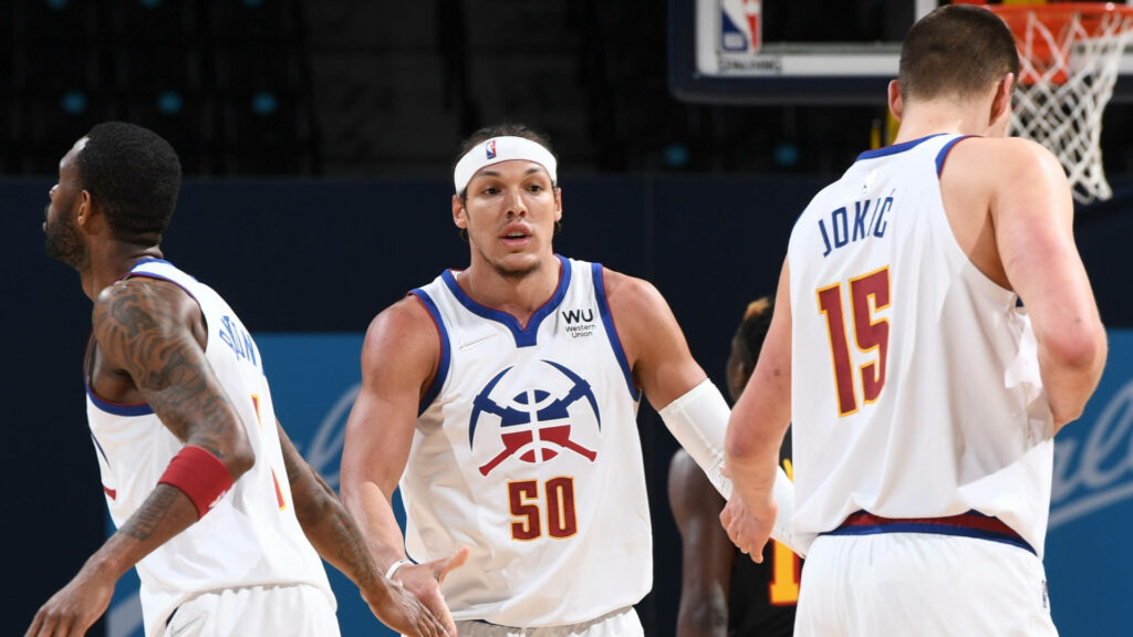Aaron Gordon Denver Nuggets focused on court energetic teammate interaction basketball game Wallpaper