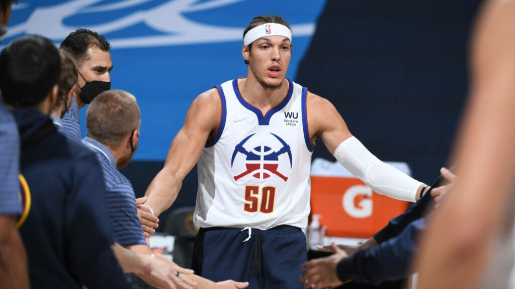 Aaron Gordon Denver Nuggets jersey number 50 high-fiving teammates during NBA game wallpaper