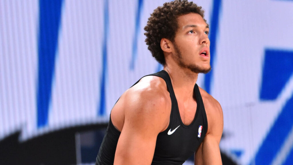 Aaron Gordon intense NBA action wallpaper showing athletic build and basketball determination