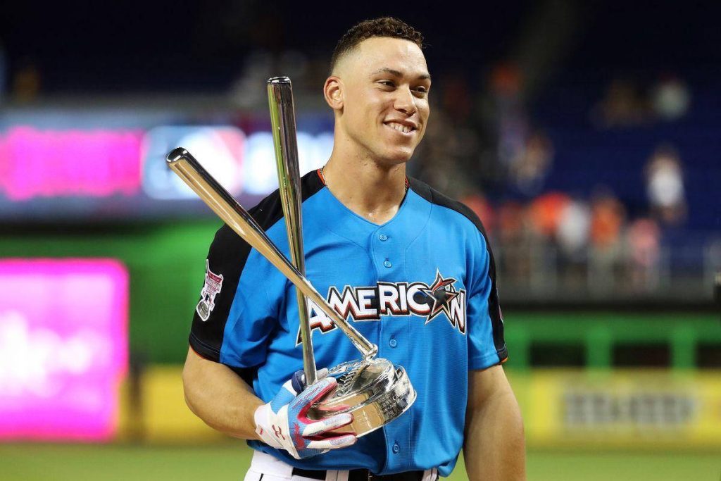 Aaron Judge smiling in 2017 MLB Home Run Derby blue AL jersey holding trophy and bats wallpaper