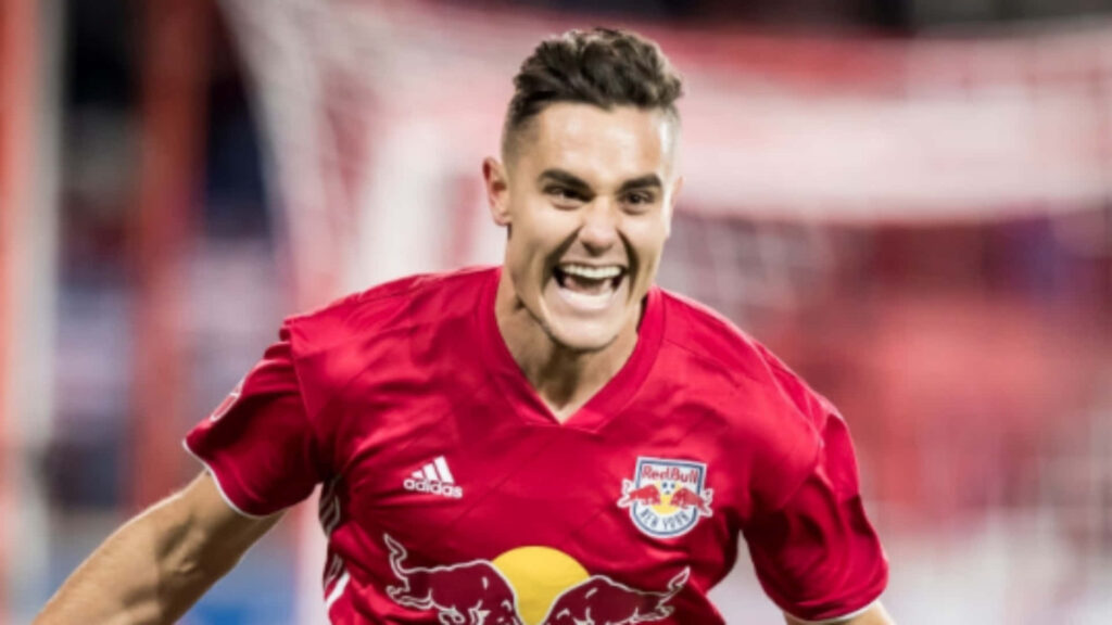 American soccer player Aaron Long celebrating in 2018 New York Red Bulls jersey dynamic wallpaper