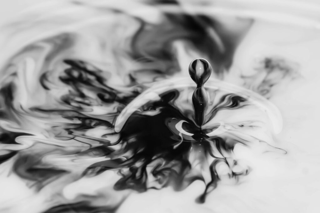 Abstract Black & White Wallpaper: Ink Flow with Water Droplet Ripples