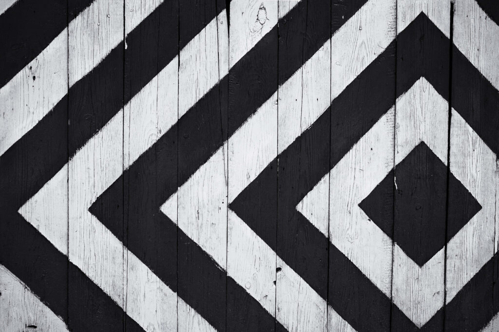 Bold Black & White Geometric Wallpaper - Striking Abstract Background