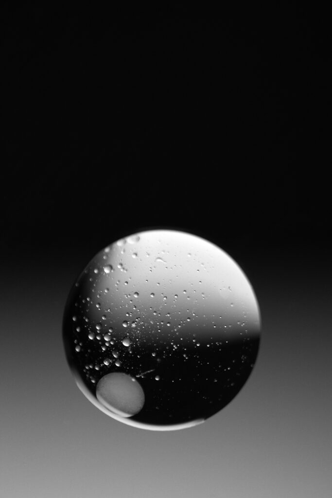Abstract Liquid Bubble Wallpaper - Black and White Gradient Background