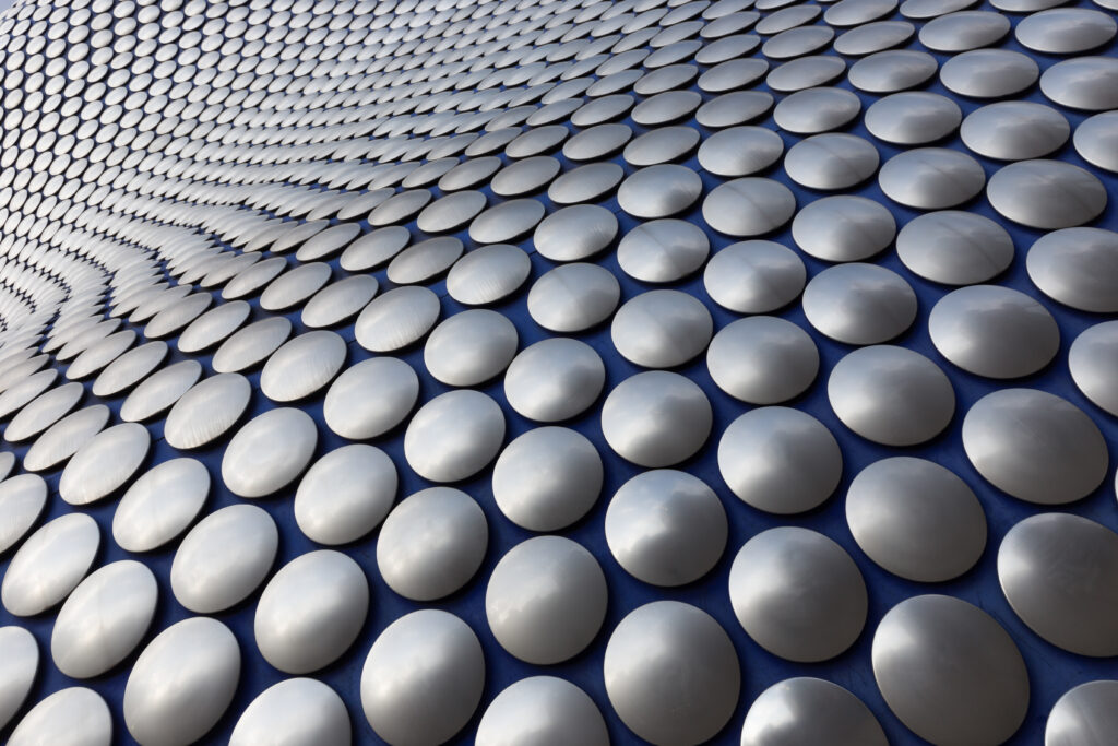 Abstract Metallic Circles Wallpaper: 3D Wave Pattern Background