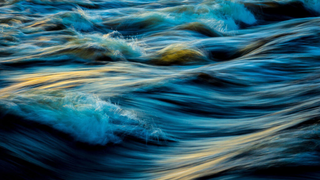 Dynamic Abstract River Currents Wallpaper in Blue and Gold