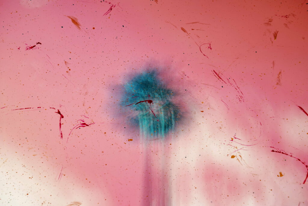 Dreamy Spots: Embodied Abstraction in a Smeared Blur - QHD Wallpaper Background