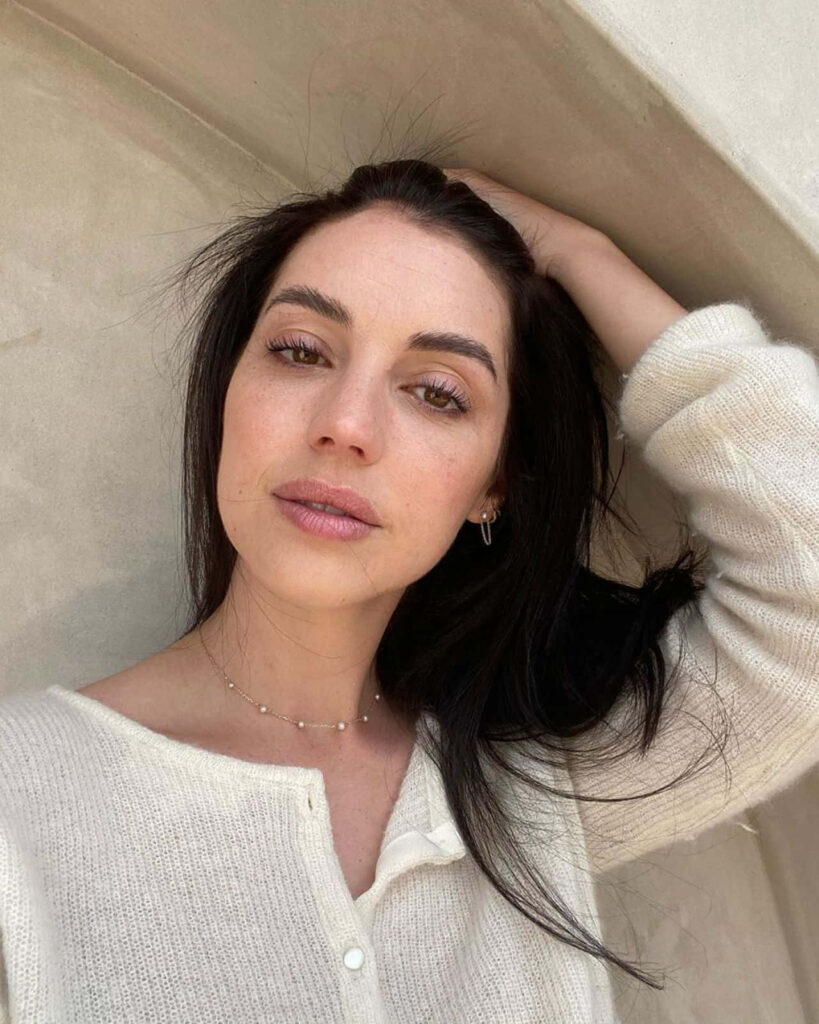 Adelaide Kane self portrait wallpaper natural beauty relaxed style soft neutral background