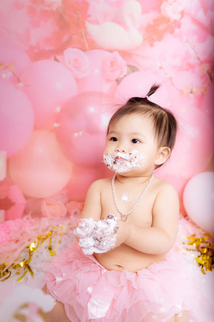 Dreamy Pink Cake Smash Wallpaper: Adorable Baby in Tutu Delight