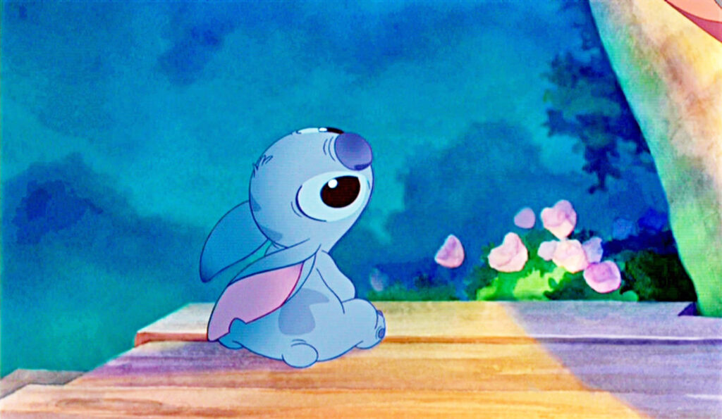 Serene Blue Creature on Wooden Ledge: Dreamy Nature Wallpaper