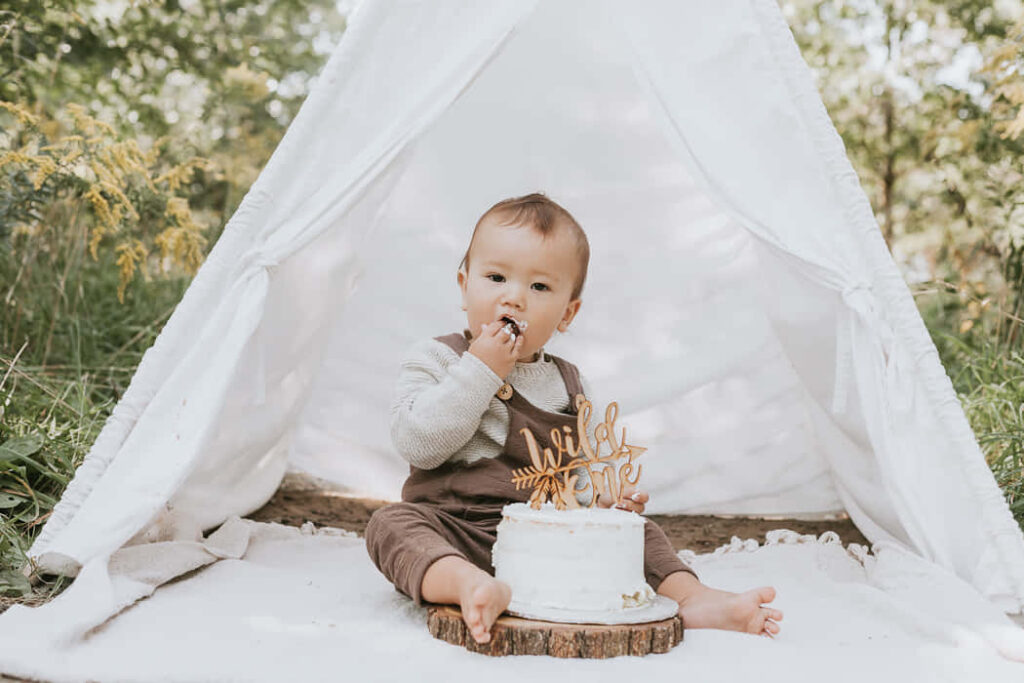 Charming Baby Cake Smash Wallpaper for 1st Birthday Celebration