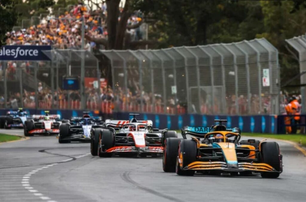 F1 4k Spectacle: Roaring Race Cars in Australian Grand Prix Qualifying Day Wallpaper