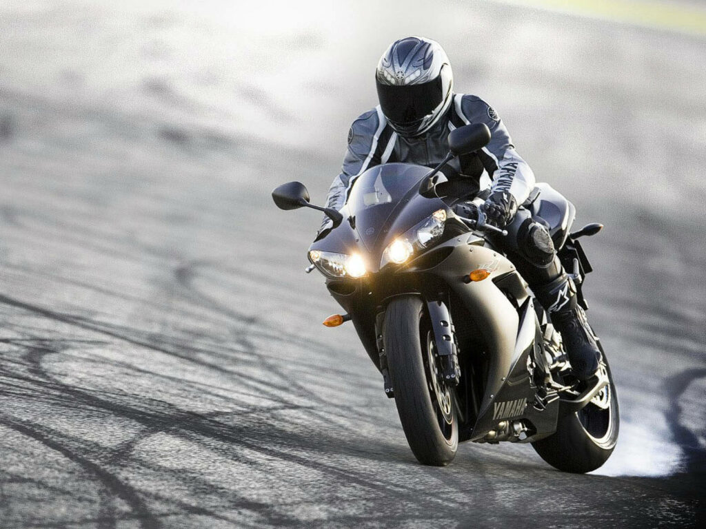 Adrenaline-Fueled Motorbike Wallpaper: Speed & Precision on Track