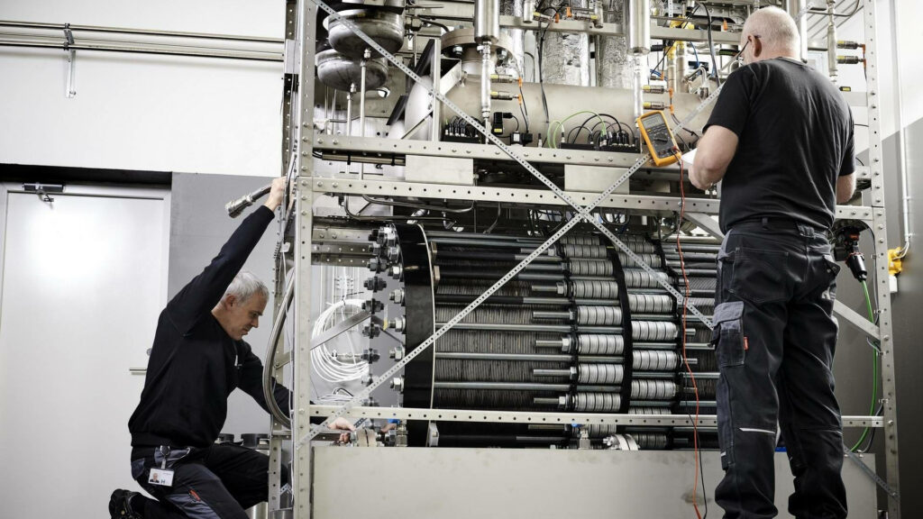 Hydrogen Generator Assembly: Intricate Tech Wallpaper Background