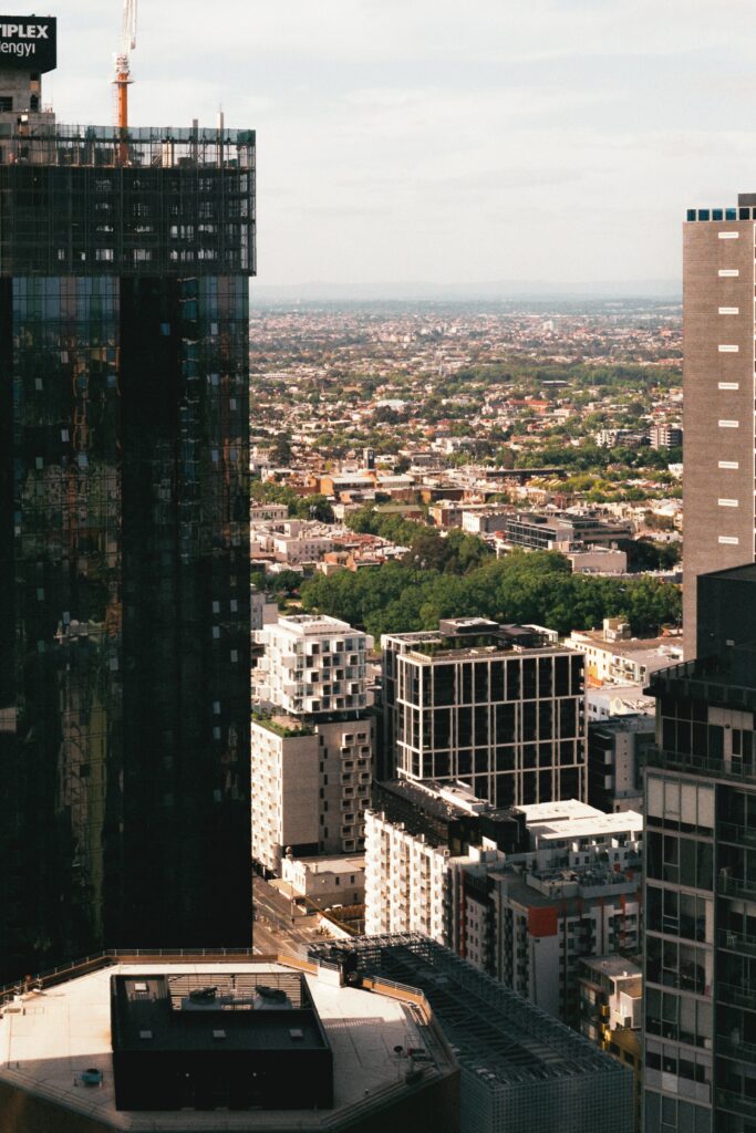 Stunning Aerial Cityscape Wallpaper: Urban Life Meets Nature