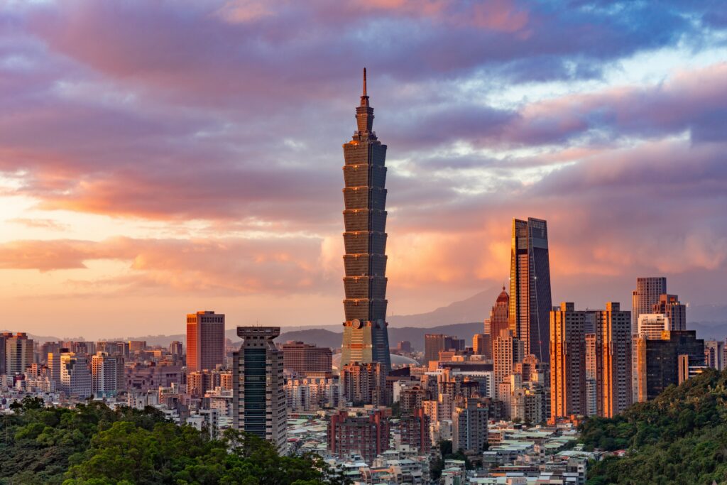 Stunning Aerial Metropolis Wallpaper: Vibrant Skyline at Sunset