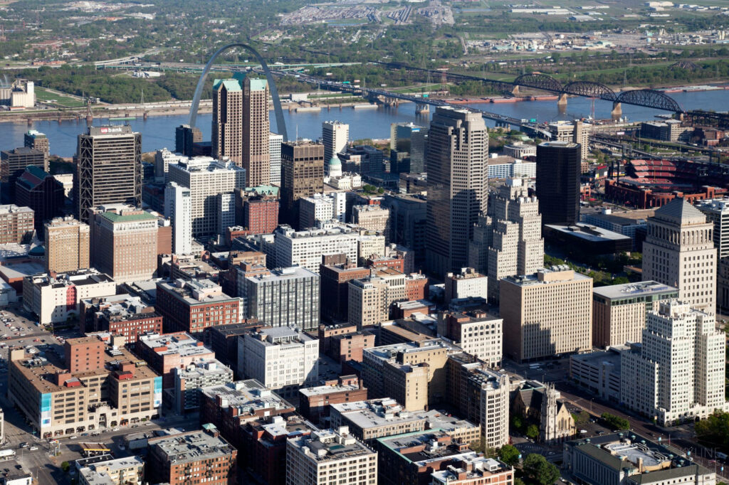 St. Louis Aerial View Wallpaper: Gateway Arch & Scenic River